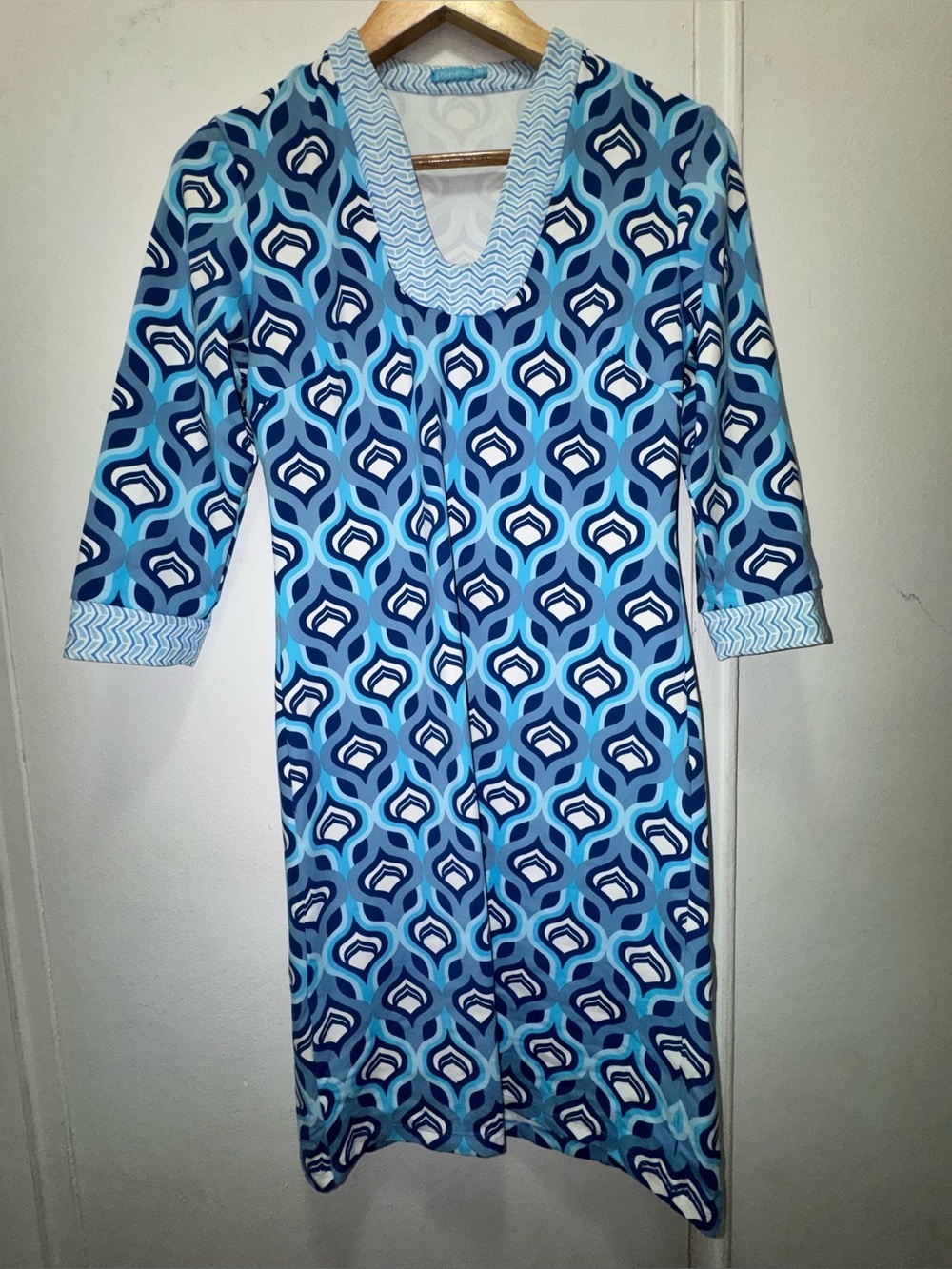 J McLaughlin Geometric Bright Blue Catalina Cloth Split Neck Midi Length Sz XS